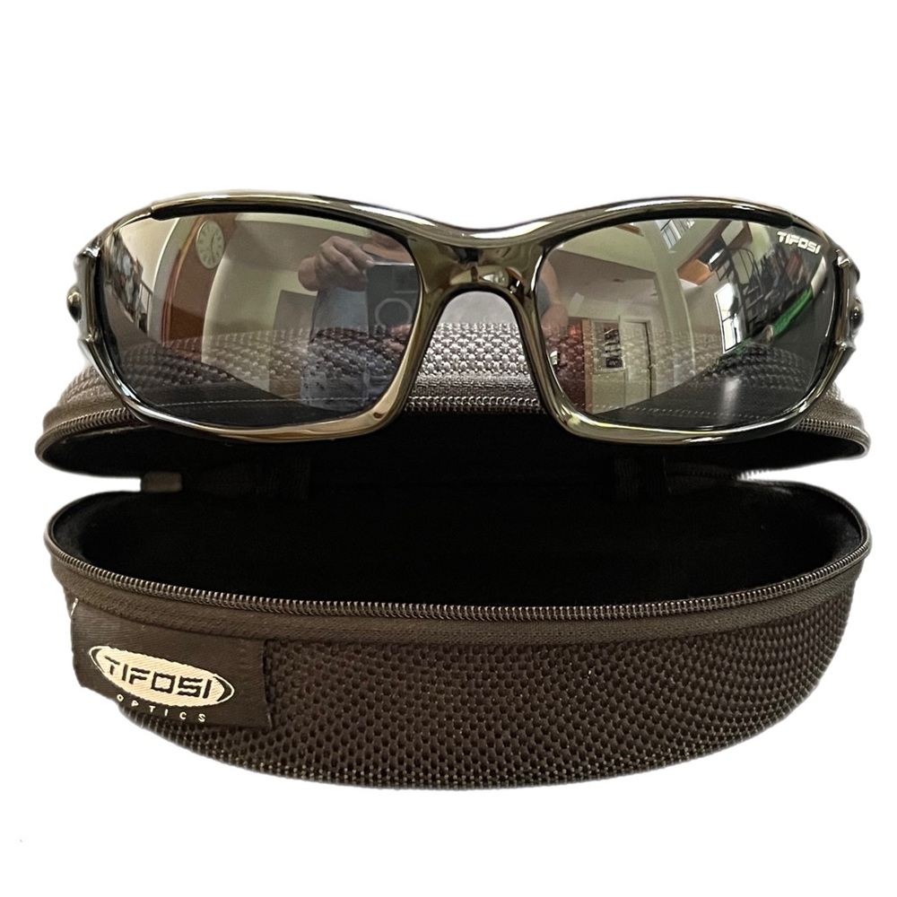TIFOSI OPTIC Sunglasses in Gray&Black
